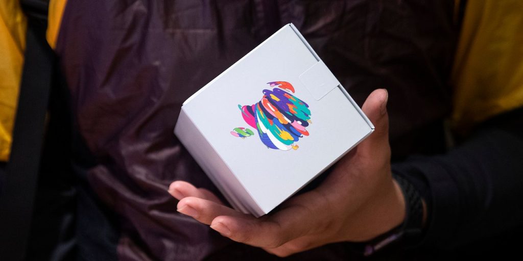 Largest U.S. Pension Sells Apple, Intel, NIO, and Li Auto Stock