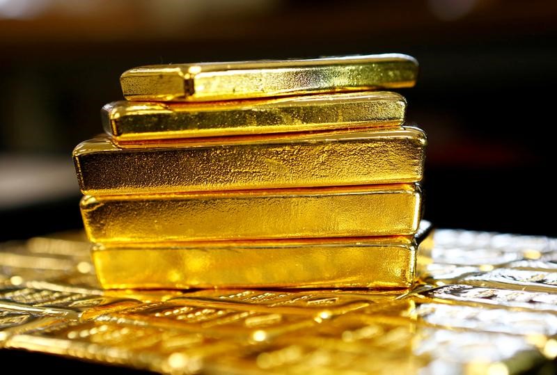 Gold prices slide as dollar rebounds with Fed officials in focus