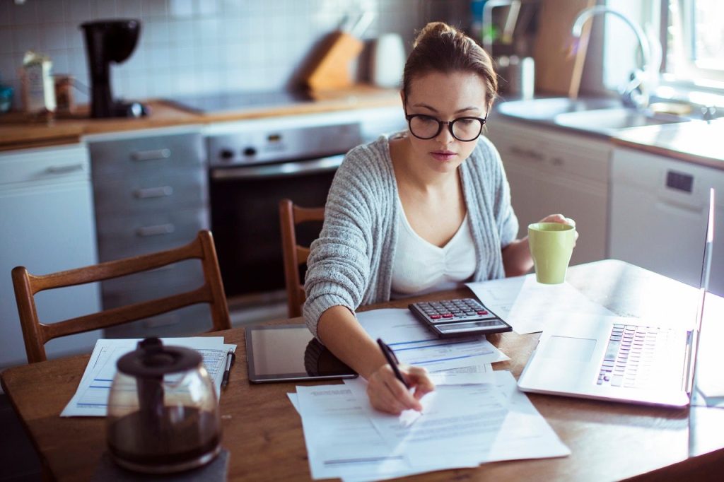 All income brackets now living paycheck to paycheck: Study