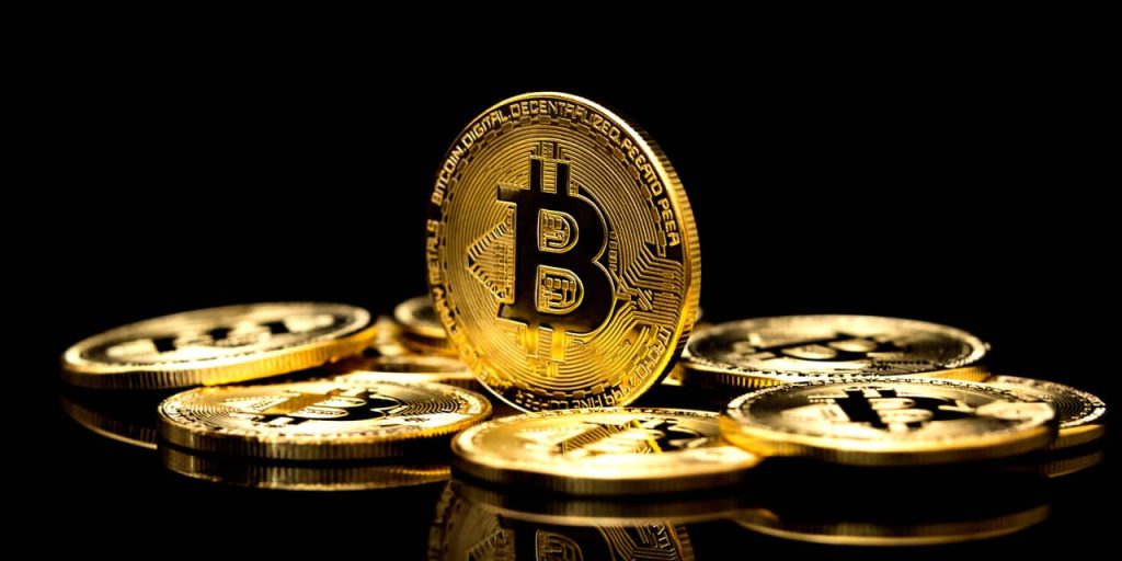 Bitcoin Slips as Traders Await ETF Approval. Crypto Bulls Still Eyeing $50,000.