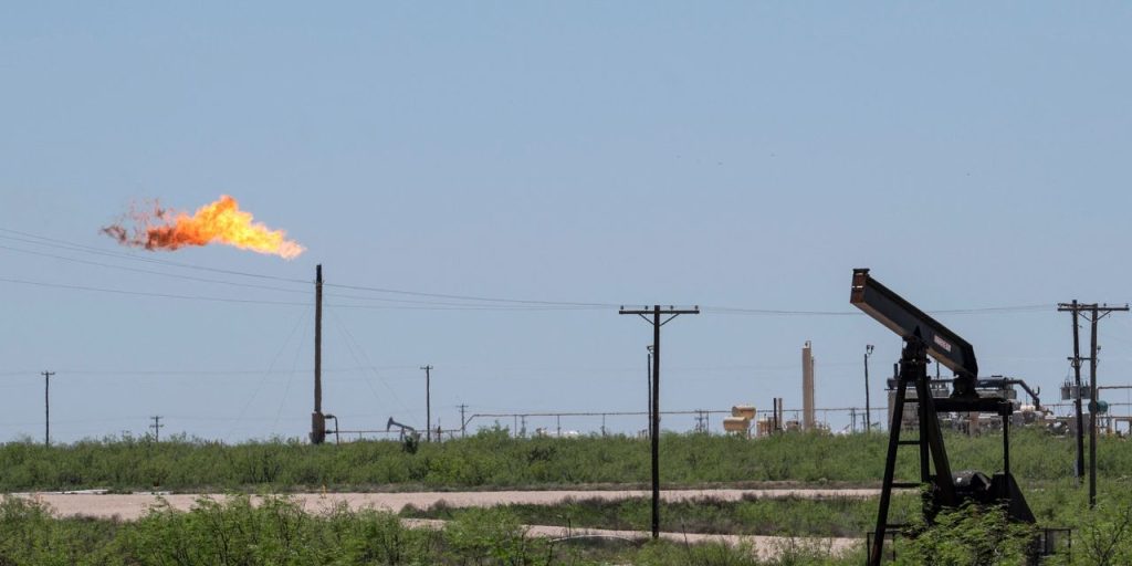 Oil prices mark first gain in 4 sessions as risks of market disruptions in the Middle East remain