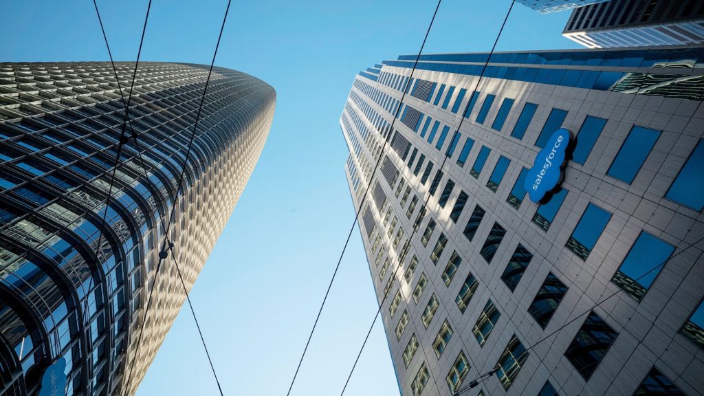 Enterprise software stocks pull the market higher. Jim Cramer singles out one as the ‘unsung hero’